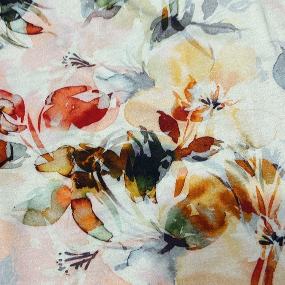 NYDJ floral sleeveless top. Good condition. Small. - Picture 3 of 11